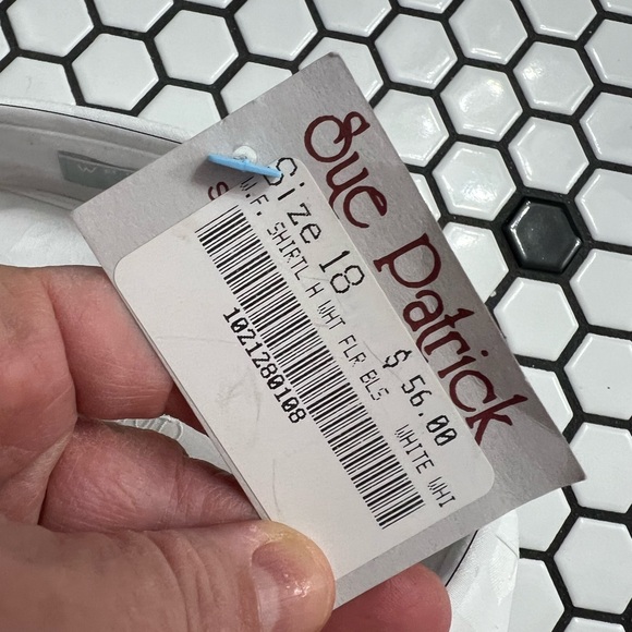 NWT foxcroft wrinkle free button down shirt sizes 16 and 18 floral - Picture 5 of 9